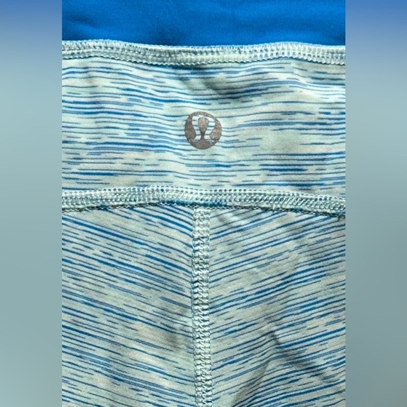 LULULEMON cropped blue and white striped Capri Leggings - Picture 4 of 4
